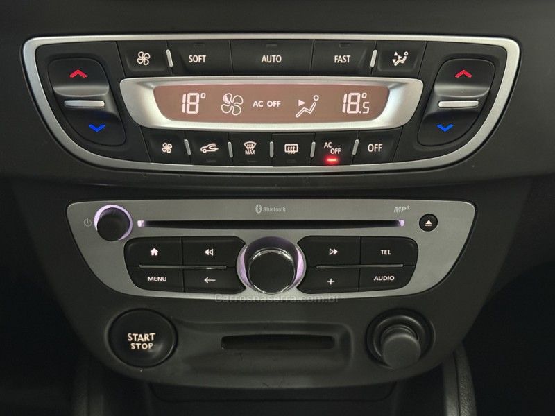 RENAULT FLUENCE 2.0 DYNAMIQUE PLUS 16V 2015/2016 FOCAR VEÍCULOS CAXIAS DO SUL / Carros no Vale