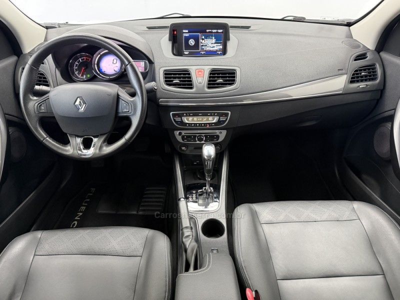 RENAULT FLUENCE 2.0 DYNAMIQUE PLUS 16V 2015/2016 FOCAR VEÍCULOS CAXIAS DO SUL / Carros no Vale