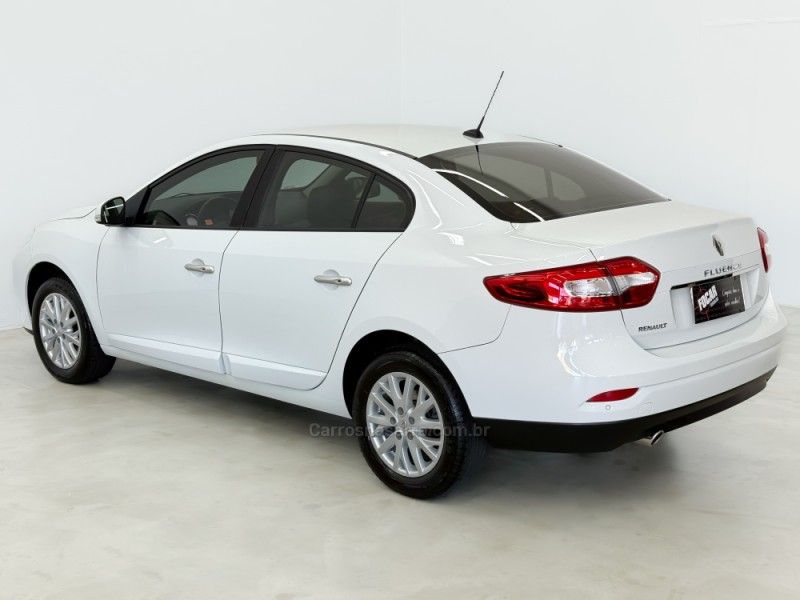 RENAULT FLUENCE 2.0 DYNAMIQUE PLUS 16V 2015/2016 FOCAR VEÍCULOS CAXIAS DO SUL / Carros no Vale