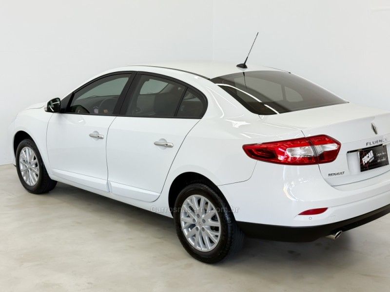 RENAULT FLUENCE 2.0 DYNAMIQUE PLUS 16V 2015/2016 FOCAR VEÍCULOS CAXIAS DO SUL / Carros no Vale