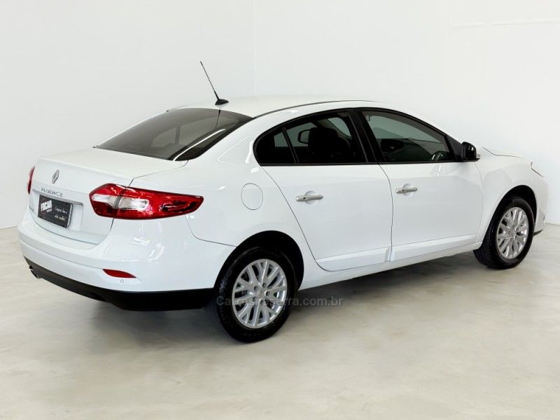 RENAULT FLUENCE 2.0 DYNAMIQUE PLUS 16V 2015/2016 FOCAR VEÍCULOS CAXIAS DO SUL / Carros no Vale