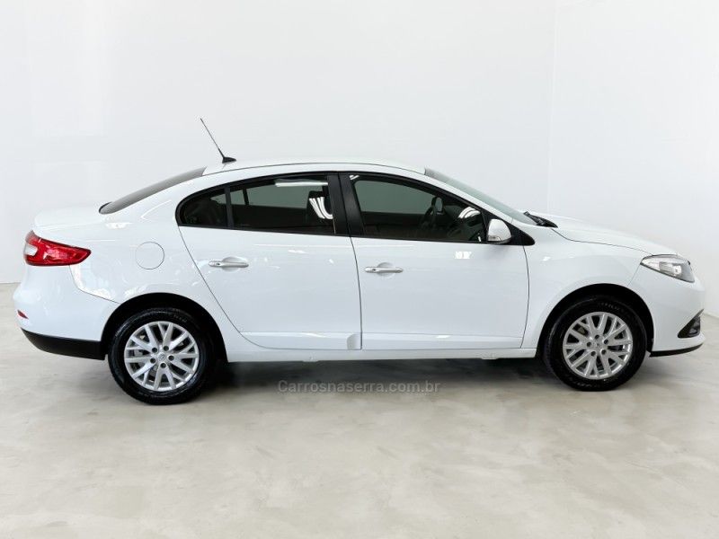 RENAULT FLUENCE 2.0 DYNAMIQUE PLUS 16V 2015/2016 FOCAR VEÍCULOS CAXIAS DO SUL / Carros no Vale