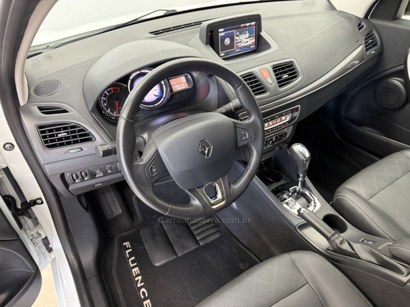 RENAULT FLUENCE 2.0 DYNAMIQUE PLUS 16V 2015/2016 FOCAR VEÍCULOS CAXIAS DO SUL / Carros no Vale