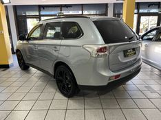 MITSUBISHI OUTLANDER 2.0 16V 2013/2014 PRIME MULTIMARCAS CAXIAS DO SUL / Carros no Vale