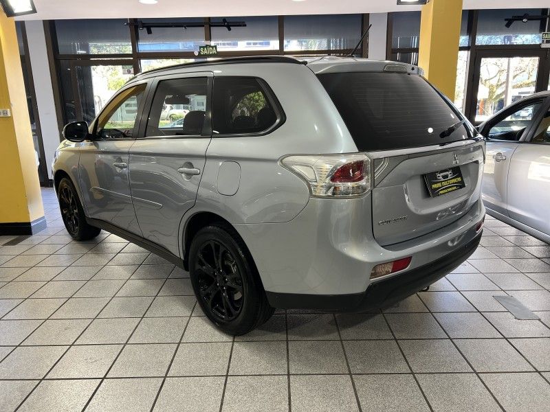 MITSUBISHI OUTLANDER 2.0 16V 2013/2014 PRIME MULTIMARCAS CAXIAS DO SUL / Carros no Vale