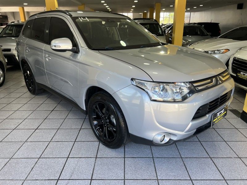 MITSUBISHI OUTLANDER 2.0 16V 2013/2014 PRIME MULTIMARCAS CAXIAS DO SUL / Carros no Vale