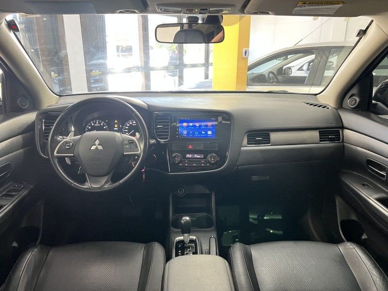 MITSUBISHI OUTLANDER 2.0 16V 2013/2014 PRIME MULTIMARCAS CAXIAS DO SUL / Carros no Vale