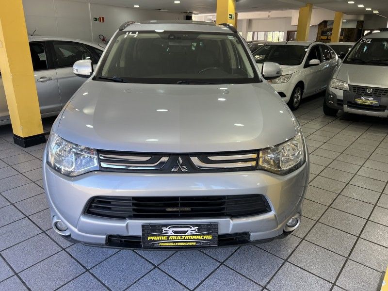 MITSUBISHI OUTLANDER 2.0 16V 2013/2014 PRIME MULTIMARCAS CAXIAS DO SUL / Carros no Vale
