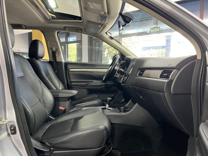 MITSUBISHI OUTLANDER 2.0 16V 2013/2014 PRIME MULTIMARCAS CAXIAS DO SUL / Carros no Vale