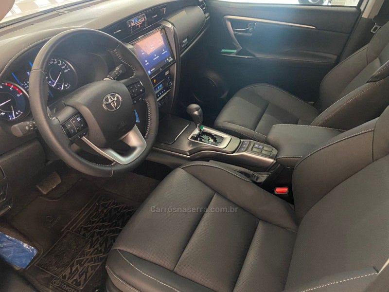 TOYOTA HILUX SW4 2.8 4X4 SRX PLATINUM TURBO 2025/2025 ÓTIMA CAR FLORES DA CUNHA / Carros no Vale TOYOTA HILUX SW4 2.8 4X4 SRX PLATINUM TURBO 2025/2025 ÓTIMA CAR FLORES DA CUNHA / Carros no Vale