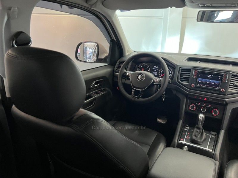 VOLKSWAGEN AMAROK 2.0 TRENDLINE 4X4 CD 16V TURBO INTERCOOLER 2017/2018 ÓTIMA CAR FLORES DA CUNHA / Carros no Vale