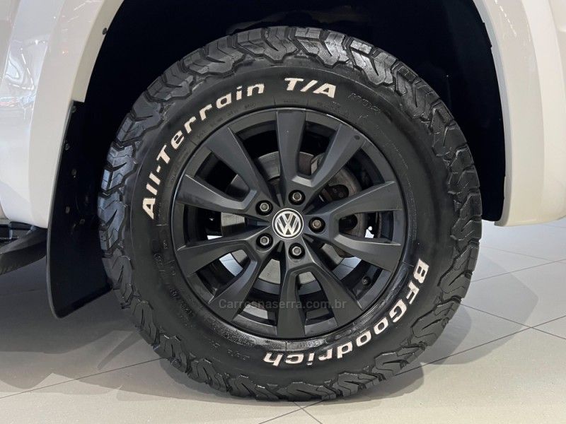 VOLKSWAGEN AMAROK 2.0 TRENDLINE 4X4 CD 16V TURBO INTERCOOLER 2017/2018 ÓTIMA CAR FLORES DA CUNHA / Carros no Vale