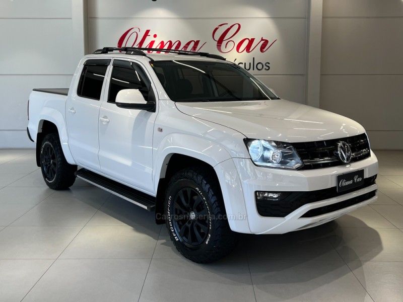 VOLKSWAGEN AMAROK 2.0 TRENDLINE 4X4 CD 16V TURBO INTERCOOLER 2017/2018 ÓTIMA CAR FLORES DA CUNHA / Carros no Vale