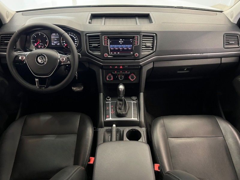 VOLKSWAGEN AMAROK 2.0 TRENDLINE 4X4 CD 16V TURBO INTERCOOLER 2017/2018 ÓTIMA CAR FLORES DA CUNHA / Carros no Vale