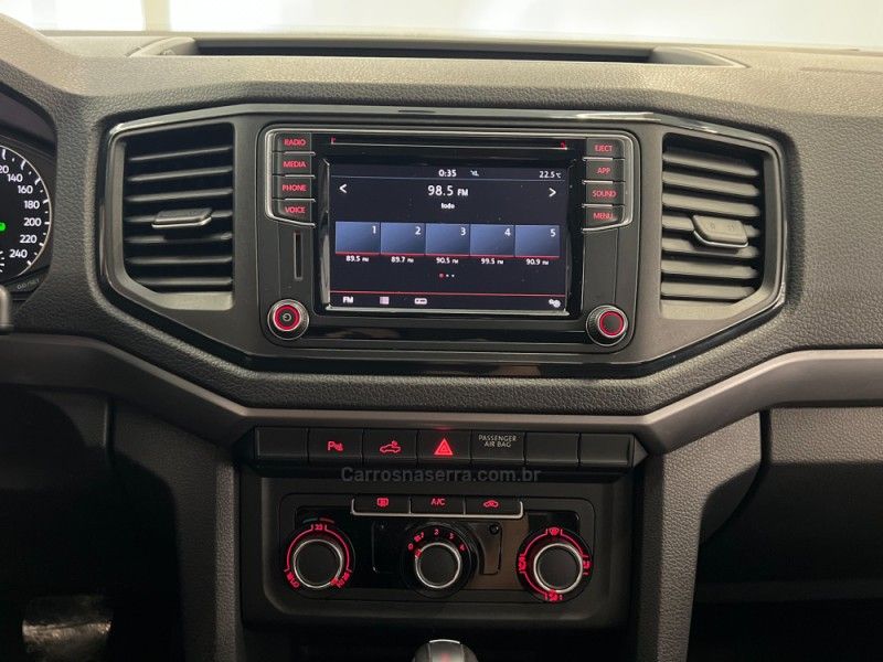 VOLKSWAGEN AMAROK 2.0 TRENDLINE 4X4 CD 16V TURBO INTERCOOLER 2017/2018 ÓTIMA CAR FLORES DA CUNHA / Carros no Vale