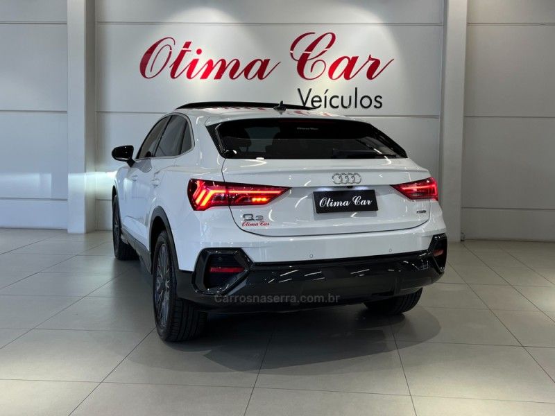 AUDI Q3 2.0 TFSI PERFORMANCE SPORTBACK TURBO 2023/2024 ÓTIMA CAR FLORES DA CUNHA / Carros no Vale