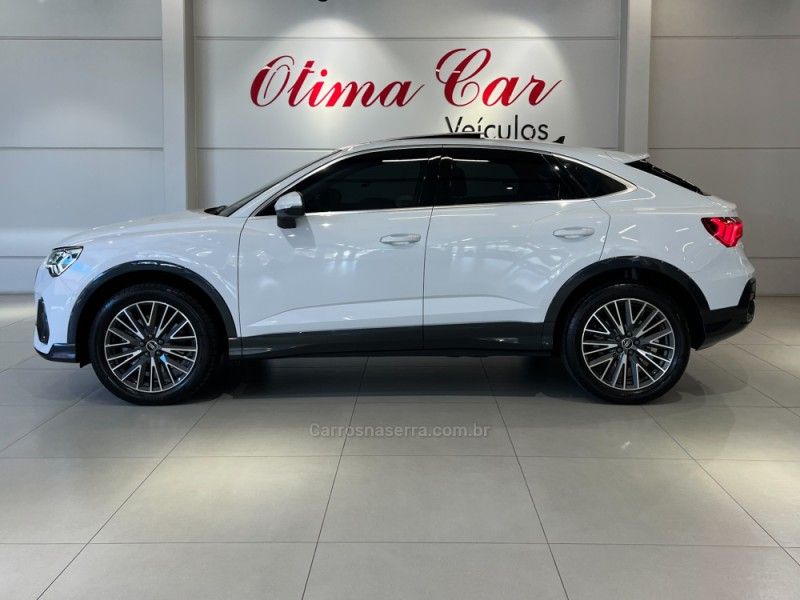 AUDI Q3 2.0 TFSI PERFORMANCE SPORTBACK TURBO 2023/2024 ÓTIMA CAR FLORES DA CUNHA / Carros no Vale