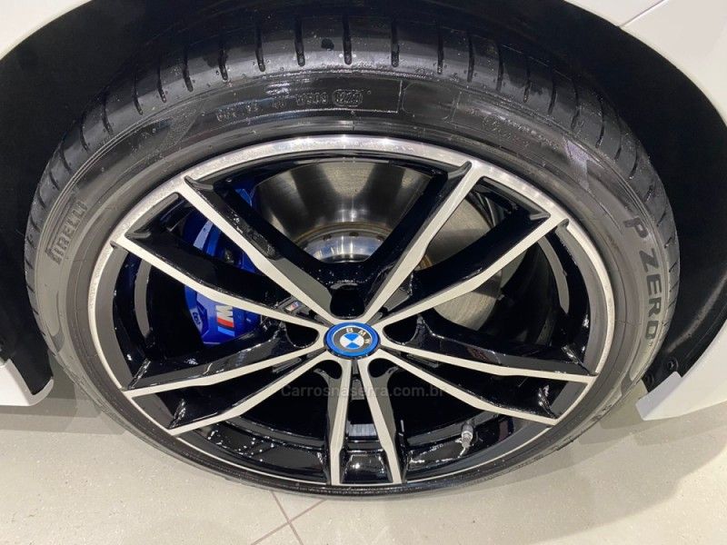 BMW 330E 2.0 M SPORT 16V TURBO HÍBRIDO 2023/2023 ÓTIMA CAR FLORES DA CUNHA / Carros no Vale