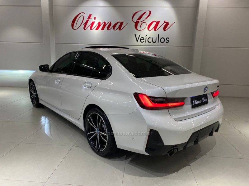 BMW 330E 2.0 M SPORT 16V TURBO HÍBRIDO 2023/2023 ÓTIMA CAR FLORES DA CUNHA / Carros no Vale