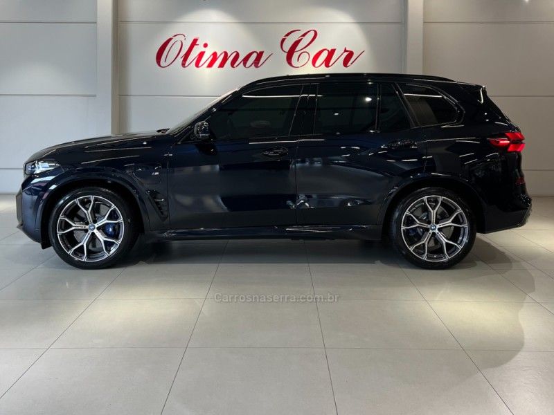 BMW X5 3.0 XDRIVE50E TURBO M SPORT HÍBRIDO 2023/2024 ÓTIMA CAR FLORES DA CUNHA / Carros no Vale BMW X5 3.0 XDRIVE50E TURBO M SPORT HÍBRIDO 2023/2024 ÓTIMA CAR FLORES DA CUNHA / Carros no Vale