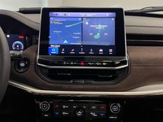 JEEP COMMANDER 2.0 OVERLAND TD380 4X4 TURBO 2024/2025 ÓTIMA CAR FLORES DA CUNHA / Carros no Vale