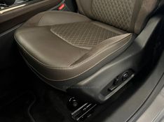 JEEP COMMANDER 2.0 OVERLAND TD380 4X4 TURBO 2024/2025 ÓTIMA CAR FLORES DA CUNHA / Carros no Vale