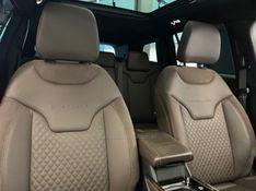 JEEP COMMANDER 2.0 OVERLAND TD380 4X4 TURBO 2024/2025 ÓTIMA CAR FLORES DA CUNHA / Carros no Vale