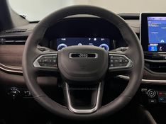 JEEP COMMANDER 2.0 OVERLAND TD380 4X4 TURBO 2024/2025 ÓTIMA CAR FLORES DA CUNHA / Carros no Vale