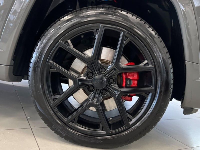 JEEP COMPASS 2.0 HURRICANE BLACKHAWK 4X4 TURBO 2024/2025 ÓTIMA CAR FLORES DA CUNHA / Carros no Vale