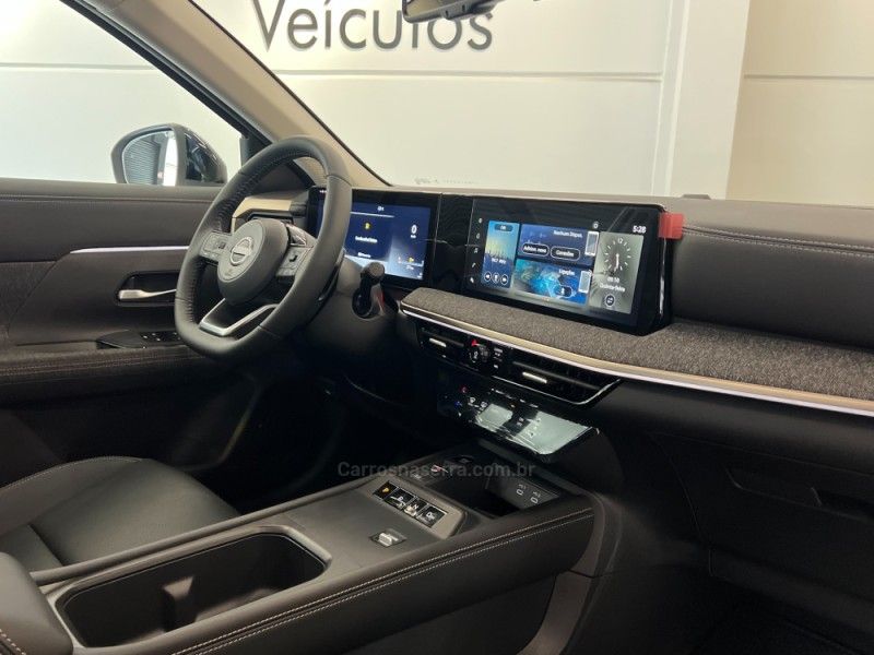 NISSAN KICKS 1.0 PLATINUM TURBO 2025/2026 ÓTIMA CAR FLORES DA CUNHA / Carros no Vale