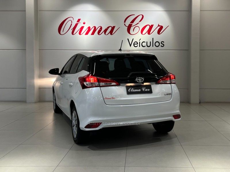 TOYOTA YARIS 1.3 XL LIVE 16V 2021/2022 ÓTIMA CAR FLORES DA CUNHA / Carros no Vale