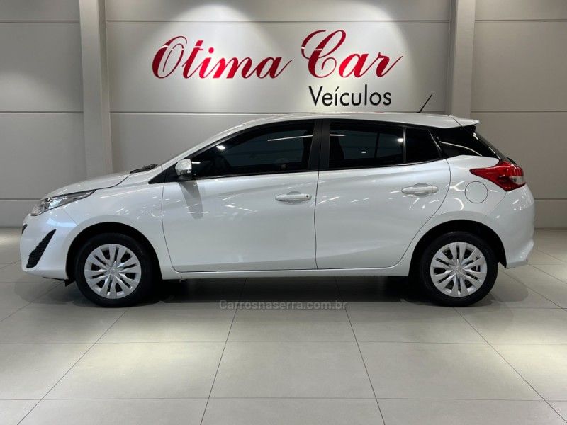 TOYOTA YARIS 1.3 XL LIVE 16V 2021/2022 ÓTIMA CAR FLORES DA CUNHA / Carros no Vale