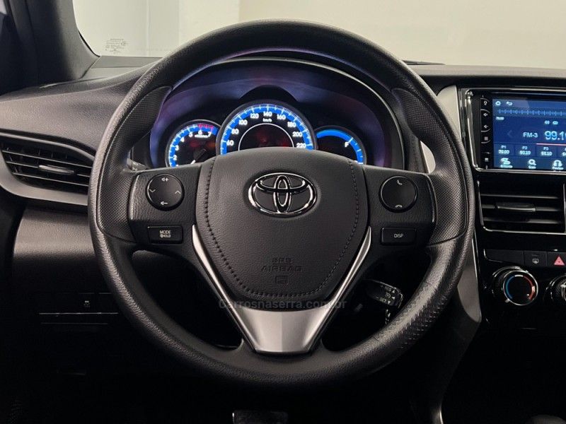 TOYOTA YARIS 1.3 XL LIVE 16V 2021/2022 ÓTIMA CAR FLORES DA CUNHA / Carros no Vale
