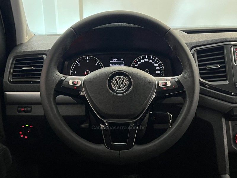 VOLKSWAGEN AMAROK 2.0 TRENDLINE 4X4 CD 16V TURBO INTERCOOLER 2017/2018 ÓTIMA CAR FLORES DA CUNHA / Carros no Vale