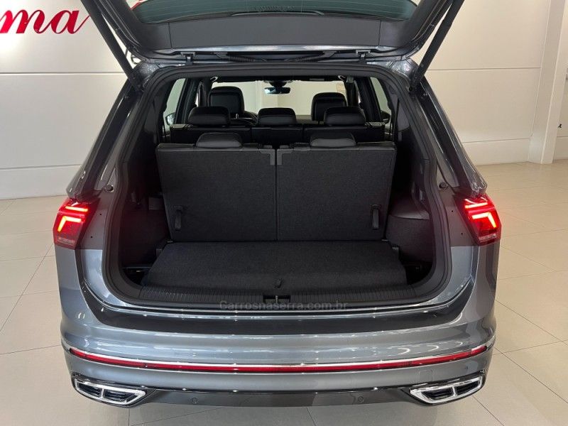 VOLKSWAGEN TIGUAN 2.0 ALLSPACE R-LINE 300 TSI 2024/2025 ÓTIMA CAR FLORES DA CUNHA / Carros no Vale VOLKSWAGEN TIGUAN 2.0 ALLSPACE R-LINE 300 TSI 2024/2025 ÓTIMA CAR FLORES DA CUNHA / Carros no Vale