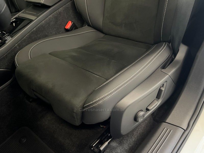 VOLVO XC 40 P6 RECHARGE ELECTRIC PLUS 2022/2023 ÓTIMA CAR FLORES DA CUNHA / Carros no Vale
