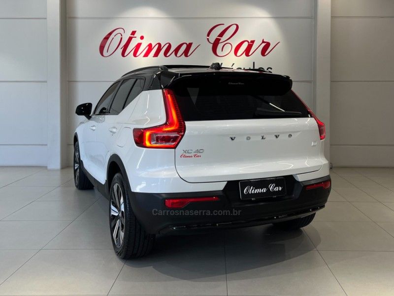 VOLVO XC 40 P6 RECHARGE ELECTRIC PLUS 2022/2023 ÓTIMA CAR FLORES DA CUNHA / Carros no Vale