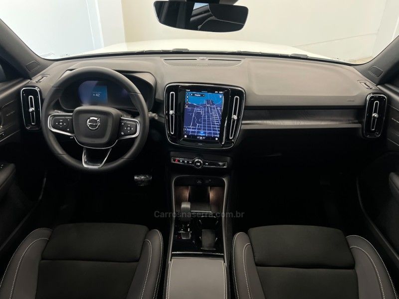 VOLVO XC 40 P6 RECHARGE ELECTRIC PLUS 2022/2023 ÓTIMA CAR FLORES DA CUNHA / Carros no Vale