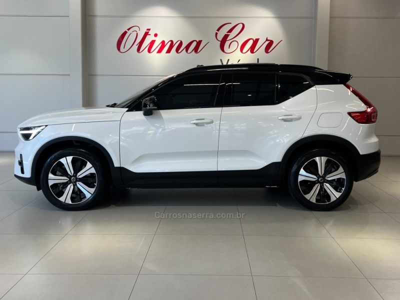 VOLVO XC 40 P6 RECHARGE ELECTRIC PLUS 2022/2023 ÓTIMA CAR FLORES DA CUNHA / Carros no Vale