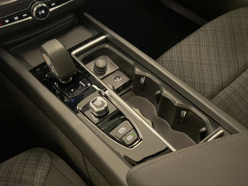 VOLVO XC60 2.0 T8 RECHARGE PLUS AWD HIBRIDO 2025/2026 ÓTIMA CAR FLORES DA CUNHA / Carros no Vale VOLVO XC60 2.0 T8 RECHARGE PLUS AWD HIBRIDO 2025/2026 ÓTIMA CAR FLORES DA CUNHA / Carros no Vale
