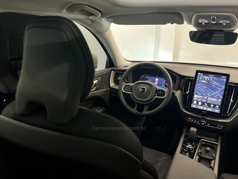 VOLVO XC60 2.0 T8 RECHARGE PLUS AWD HIBRIDO 2025/2026 ÓTIMA CAR FLORES DA CUNHA / Carros no Vale VOLVO XC60 2.0 T8 RECHARGE PLUS AWD HIBRIDO 2025/2026 ÓTIMA CAR FLORES DA CUNHA / Carros no Vale