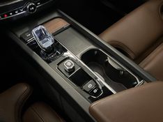 VOLVO XC60 2.0 T8 ULTIMATE AWD HIBRIDO 2023/2024 ÓTIMA CAR FLORES DA CUNHA / Carros no Vale