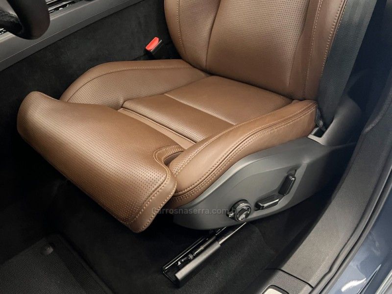 VOLVO XC60 2.0 T8 ULTIMATE AWD HIBRIDO 2023/2024 ÓTIMA CAR FLORES DA CUNHA / Carros no Vale