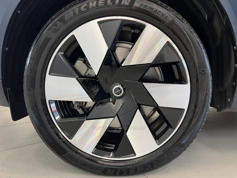 VOLVO XC60 2.0 T8 ULTIMATE AWD HIBRIDO 2023/2024 ÓTIMA CAR FLORES DA CUNHA / Carros no Vale