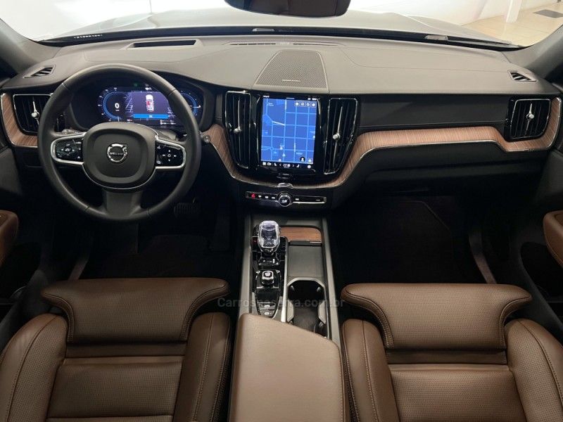 VOLVO XC60 2.0 T8 ULTIMATE AWD HIBRIDO 2023/2024 ÓTIMA CAR FLORES DA CUNHA / Carros no Vale
