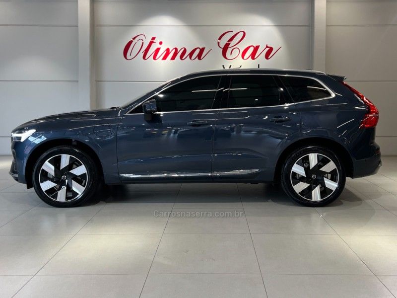 VOLVO XC60 2.0 T8 ULTIMATE AWD HIBRIDO 2023/2024 ÓTIMA CAR FLORES DA CUNHA / Carros no Vale