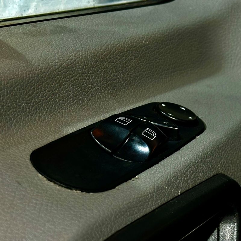 Mercedes-benz 311cdistreetf 2013/2014 DL MOTORS LAJEADO / Carros no Vale