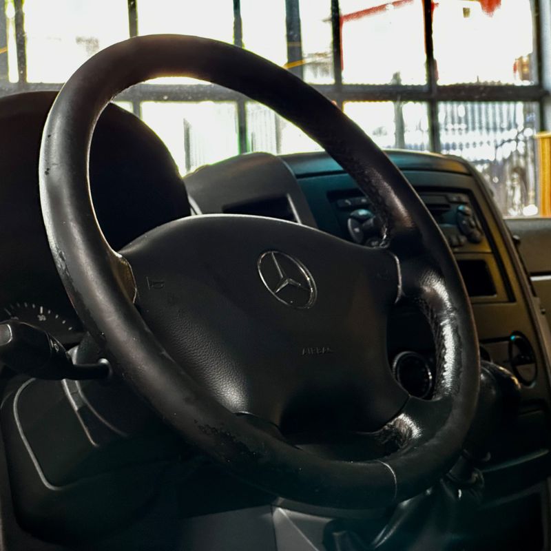 Mercedes-benz 311cdistreetf 2013/2014 DL MOTORS LAJEADO / Carros no Vale