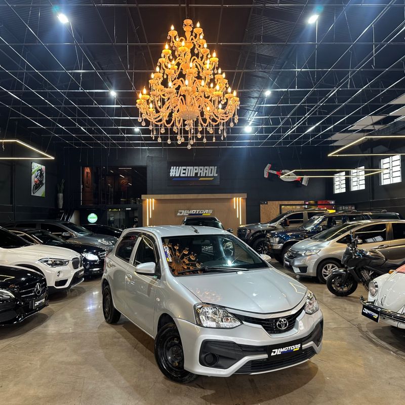 Toyota Etios Hb X 13l 2017/2018 DL MOTORS LAJEADO / Carros no Vale