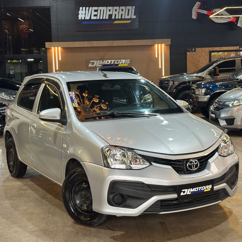 Toyota Etios Hb X 13l 2017/2018 DL MOTORS LAJEADO / Carros no Vale